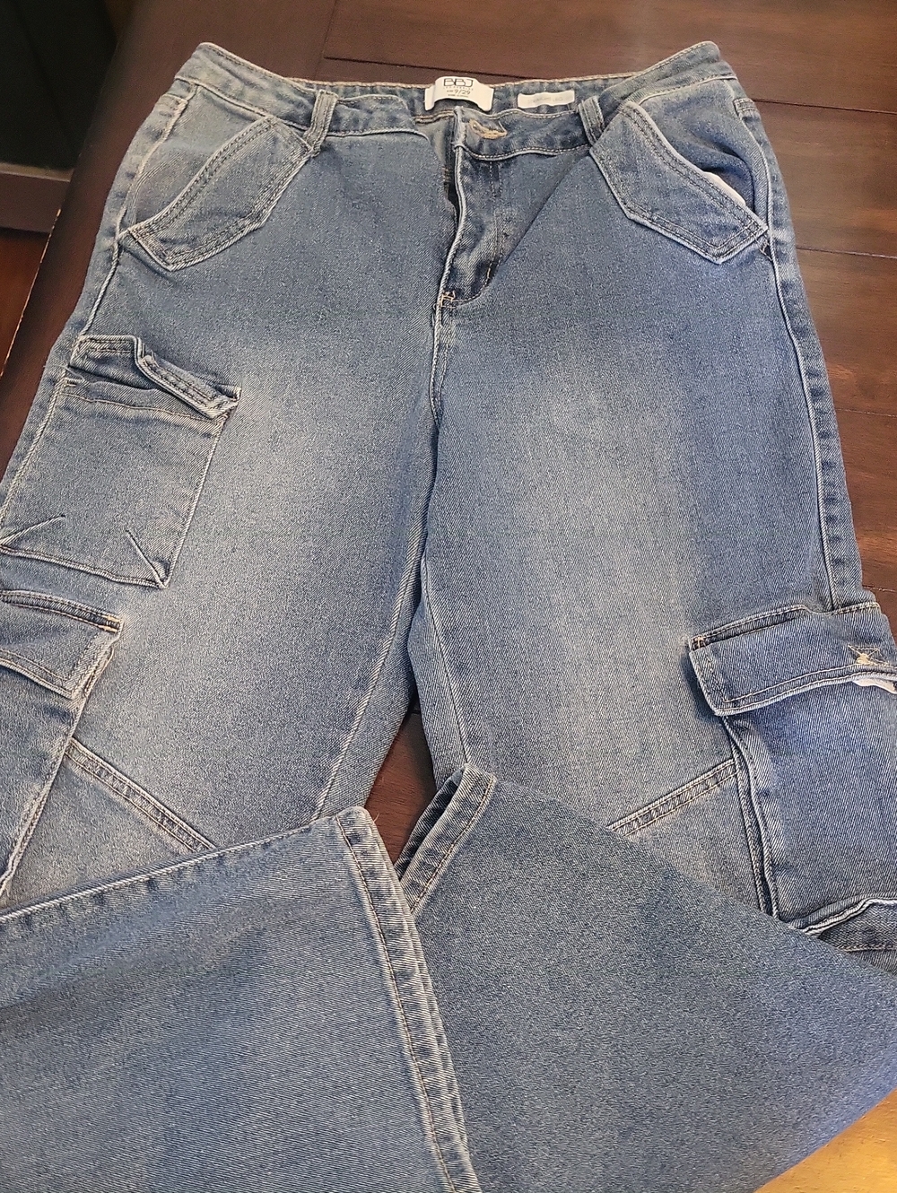 Straight Leg Women’s Jeans in Light Blue - Casual Cargo Style